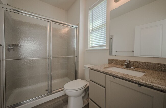 Building Photo - Large Family Home in Middletown, New and Upcoming area