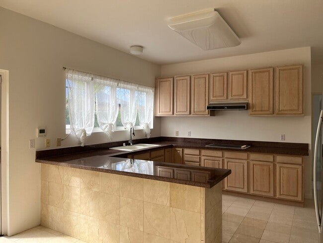 Building Photo - 1 bedroom, 1 bath unit, NO parking - Avail now