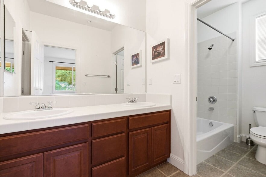 Building Photo - 309 Whitcliffe Ct