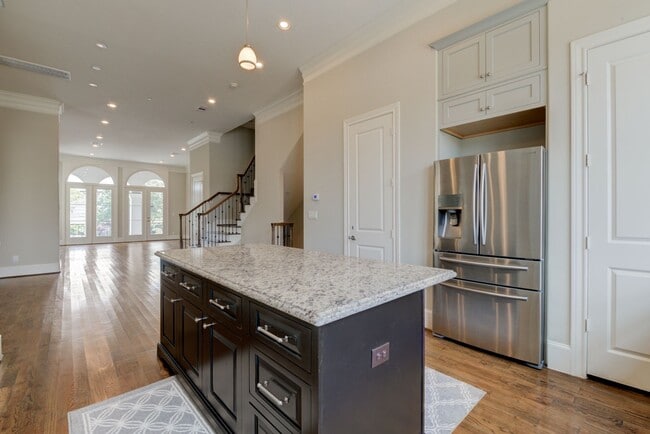 Building Photo - Spectacular Home 4 Bedrooms / 4.5 Bathroom...