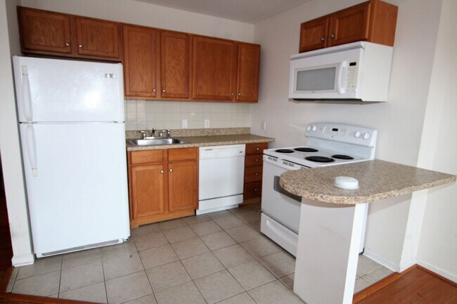 Building Photo - Beautiful 2-bedroom 1 bath is located in booming Brewery Town