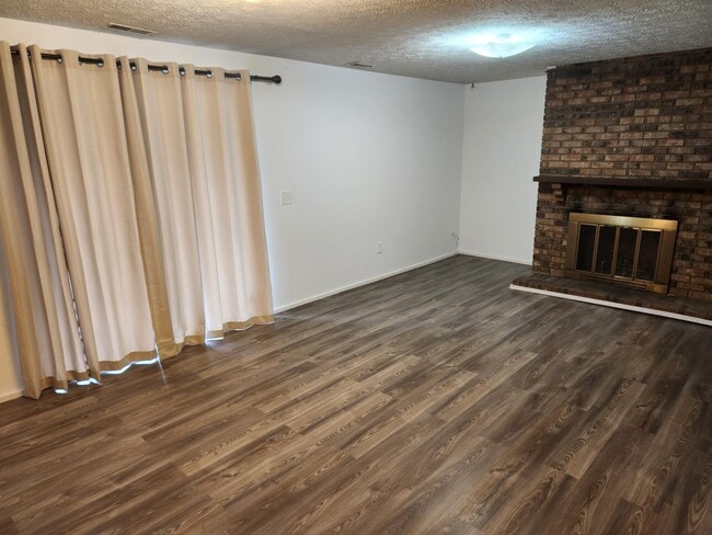 Building Photo - 944 Ravine Dr