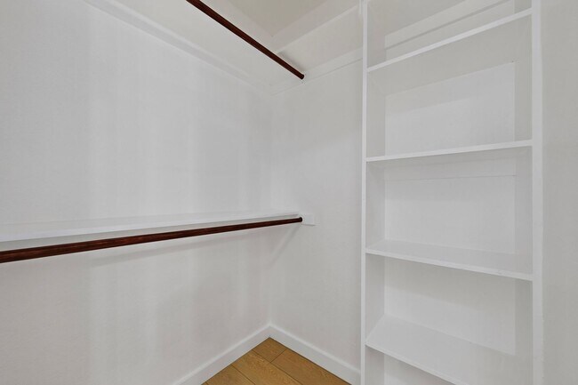 Building Photo - 620 W Stoneybrook Dr