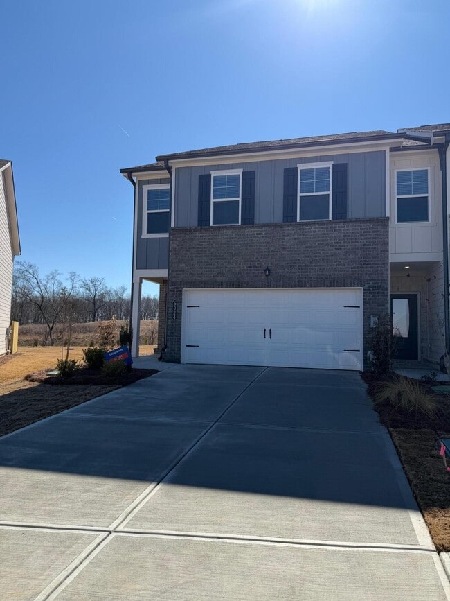 Building Photo - 5024 Highwood