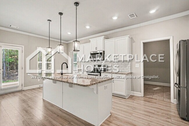 Building Photo - 110 Hawthorn Ln