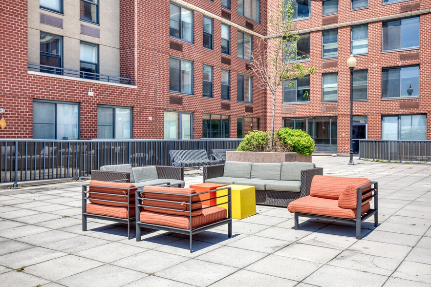 Building Photo - 77 Park Ave