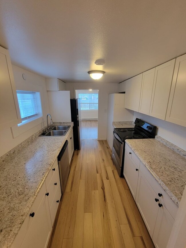 Building Photo - Charming 3-Bedroom Rambler Near JBLM – Move-In Ready!