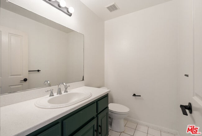 Building Photo - 13030 Moorpark St