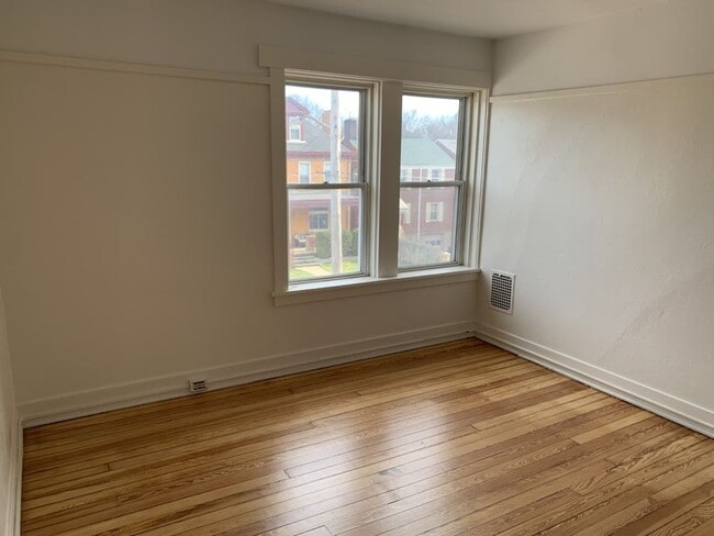 Building Photo - Great Morningside Row House with Front Porch!
