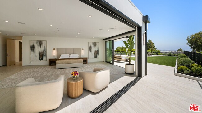 Building Photo - 365 Trousdale Pl