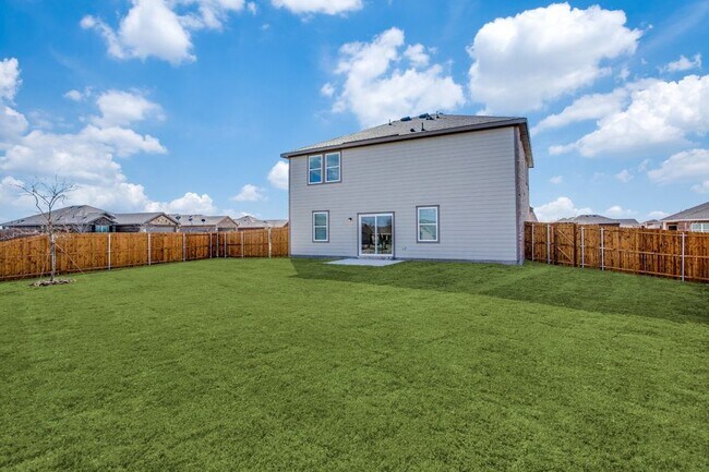 Building Photo - 305 Briar Cv