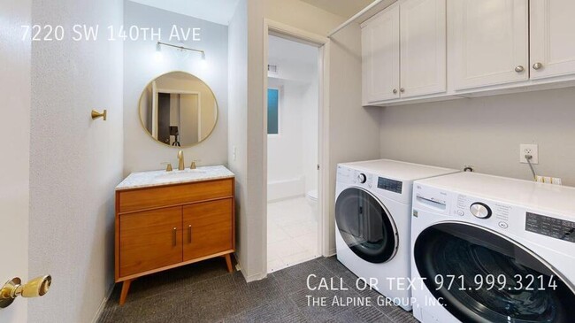Building Photo - 7220 SW 140th Ave