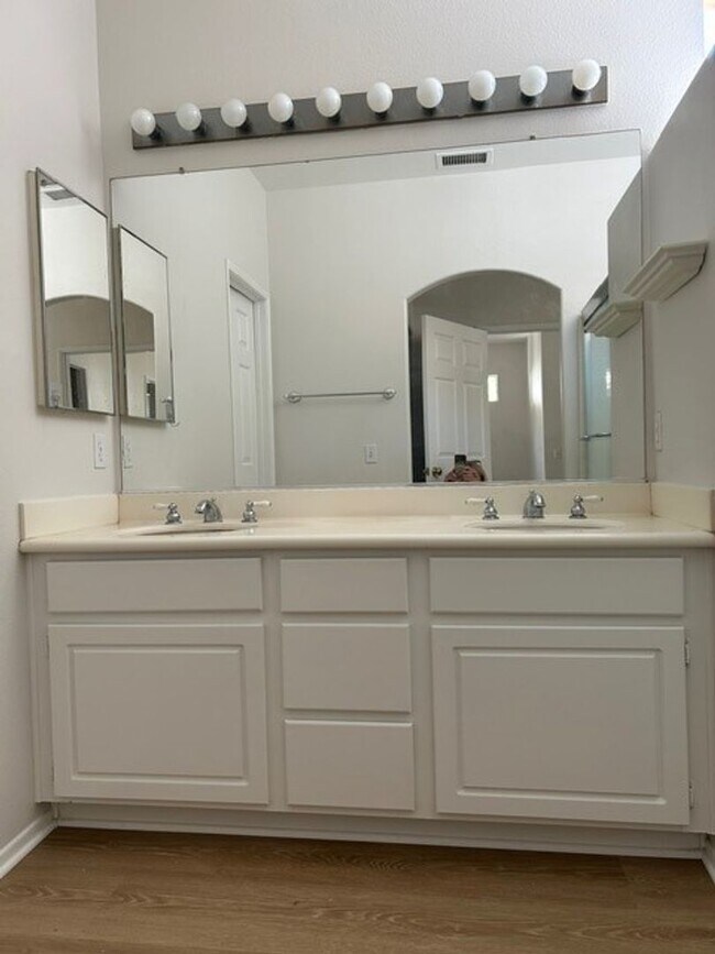 Building Photo - 2-Bedroom 2-Bath Rancho Santa Margarita Home