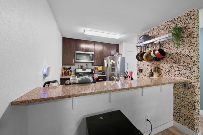 Building Photo - 1611 Hotel Cir S