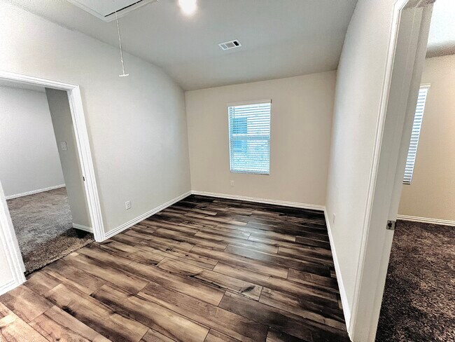 Building Photo - 1343 Cress Gdn Ln