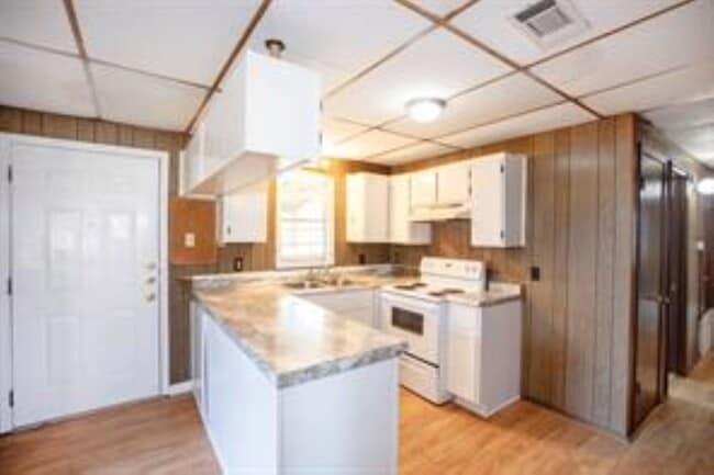 Building Photo - 1805 Oriole Dr