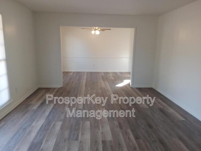 Building Photo - 137 Sycamore Ct