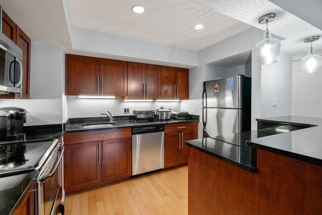 Building Photo - 1600 Beacon St
