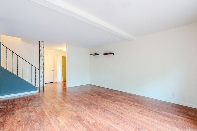 Building Photo - 3 Bed 2.5 Bath Pet-Friendly Retreat by The...