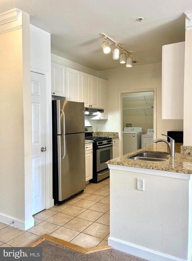 Building Photo - 501 Hungerford Dr