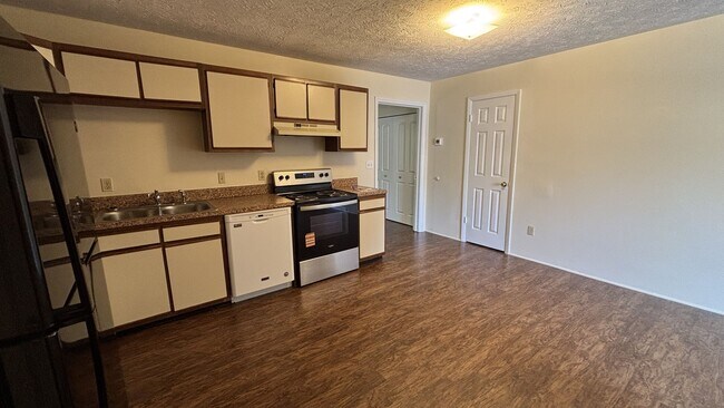 Building Photo - 133 Clover Valley Cir