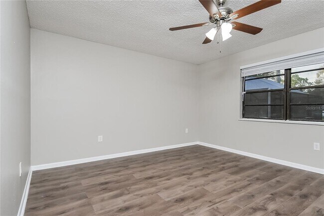 Building Photo - 225 Tracy Way