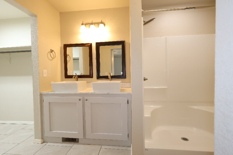 Building Photo - 312 Bluebird Ln