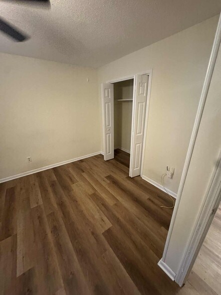 Building Photo - 123 Raintree Blvd