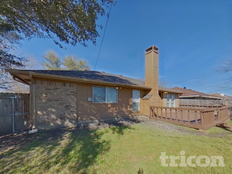 Building Photo - 909 Meadowdale Dr