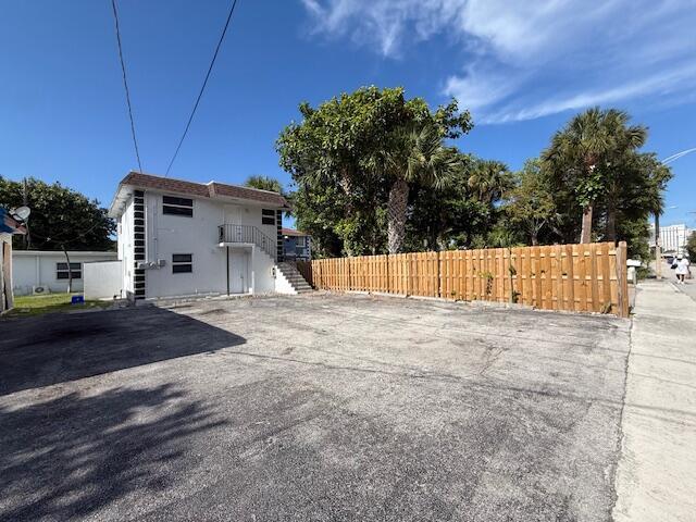 Building Photo - 302 N Tamarind Ave