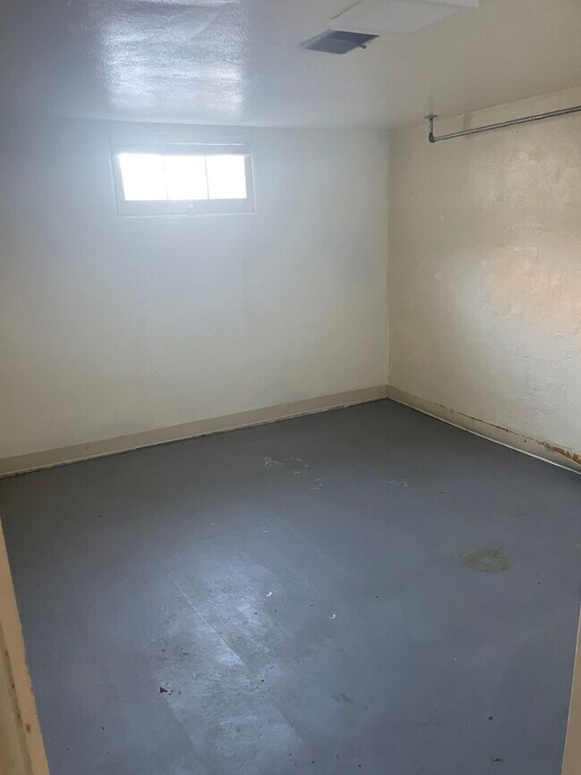 Building Photo - Off the beaten path