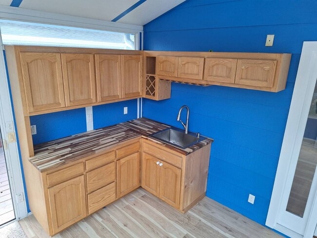 Building Photo - 3 Bedroom 2 Bath remodeled home is Capitola