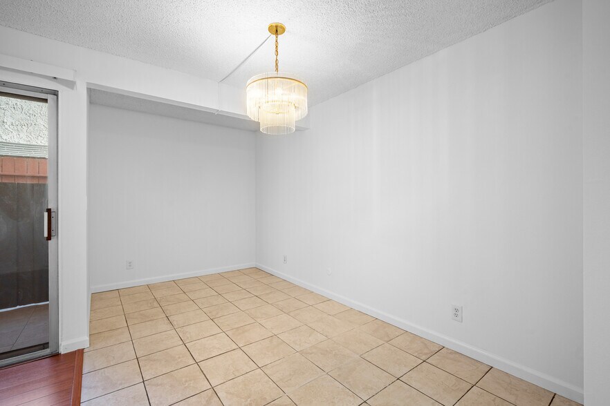 Building Photo - 409 Burchett St