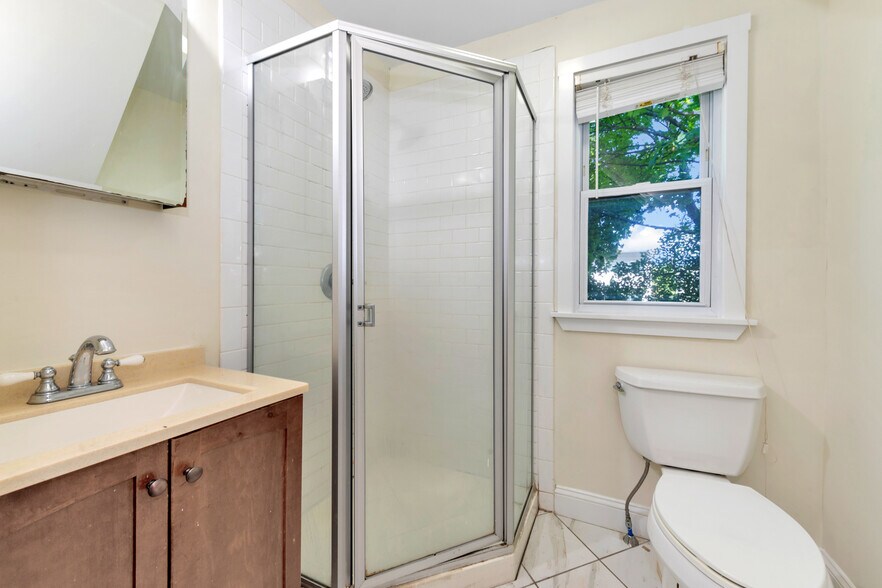 Building Photo - 31 Champney St