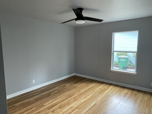 Building Photo - 258 Cresham Dr