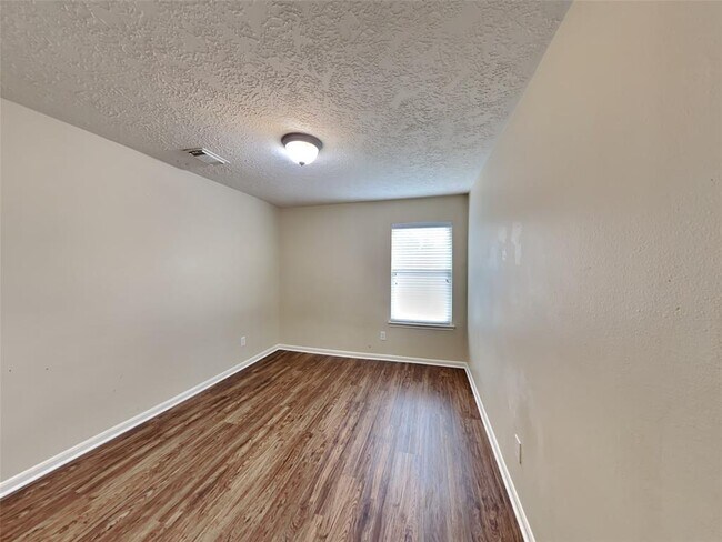 Building Photo - 2330 Colonial Springs Ln