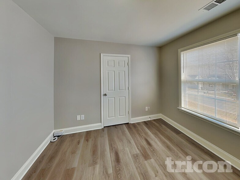 Building Photo - 2538 Terra Dr