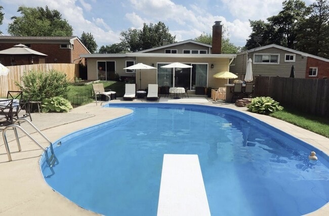 Building Photo - 42 W Taylor Rd