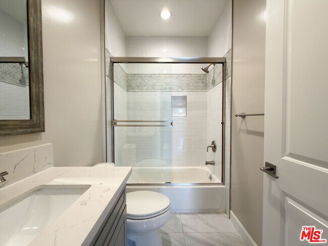 Building Photo - 5651 Willowcrest Ave