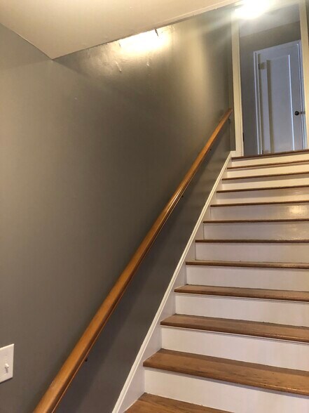 staircase - 1816 W Arrowhead Plz