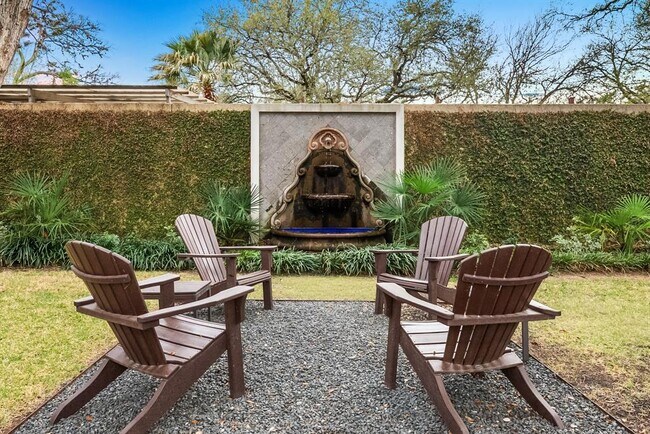 Building Photo - 1529 Barton Springs Rd