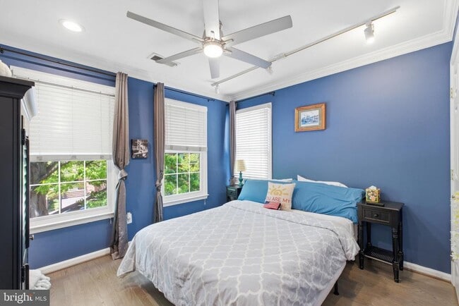 Building Photo - 1329 N Barton St