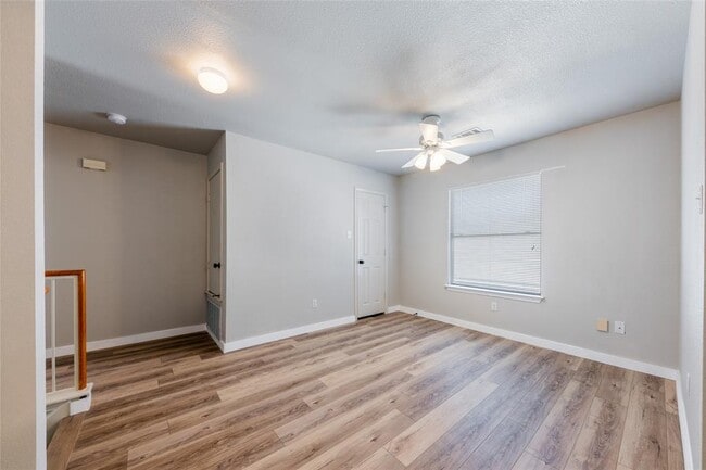 Building Photo - 1112 Doras Dr