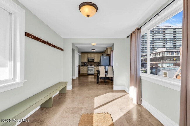 Building Photo - 206 3rd Ave
