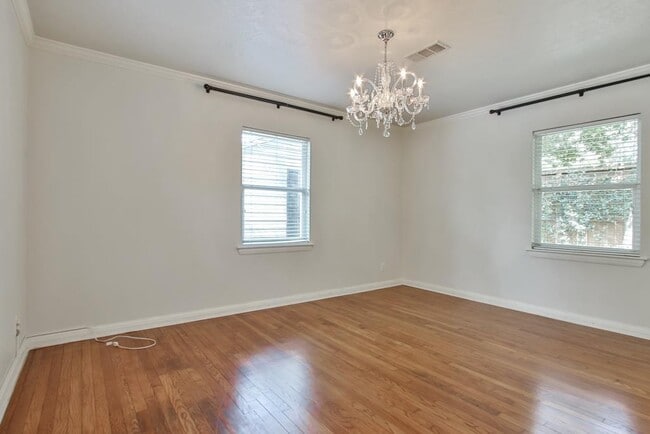 Building Photo - 4614 Maple St