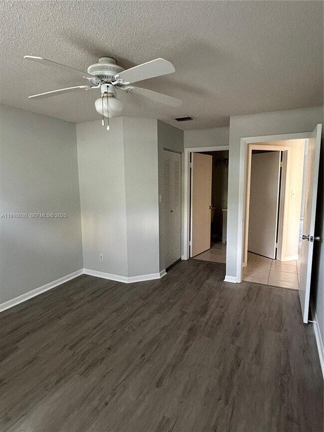 Building Photo - 1060 Coral Club Dr