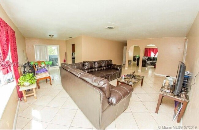 Building Photo - 5333 NW 18th St