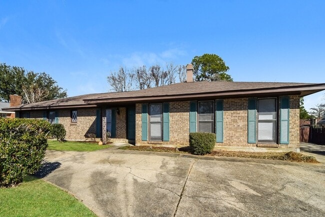Building Photo - 3411 Royal Carriage Dr