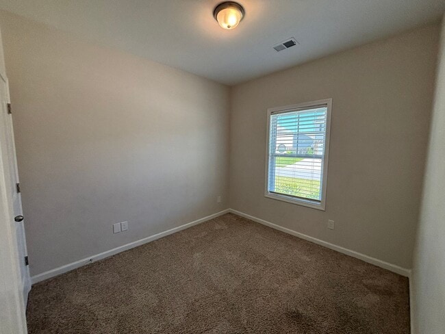 Building Photo - 377 Baymont Dr