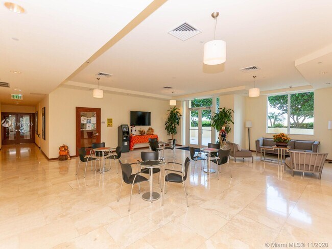Building Photo - 2475 Brickell Ave